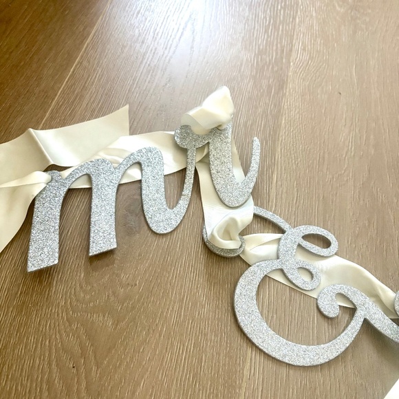 Ring Pillow and Mr & Mrs Signs - Picture 5 of 5